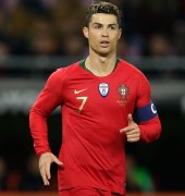 <b>C罗与大罗：两代足球传奇的对比解析</b>